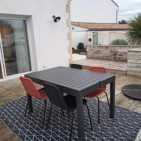 La Maison Du Clocher Hébergement de vacances Rivedoux-Plage